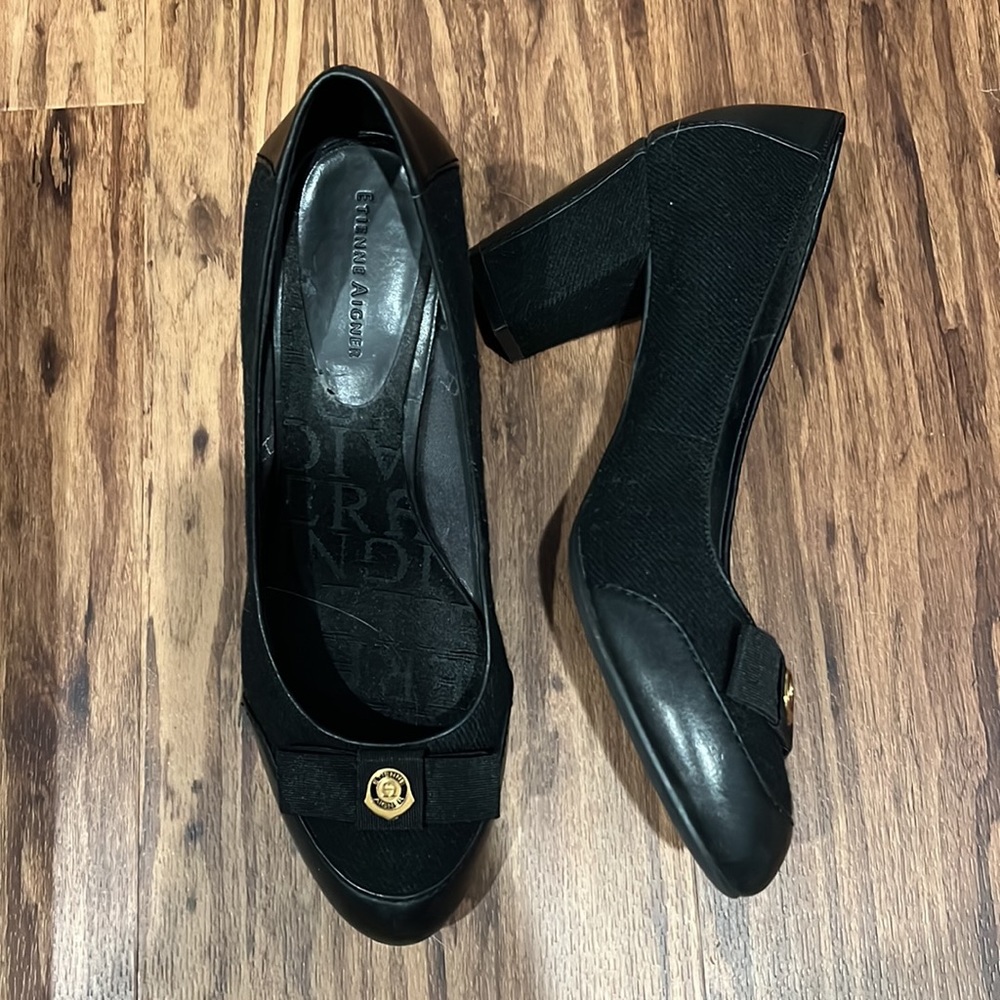 Etienne Aigner black rounded toe pumps heels
